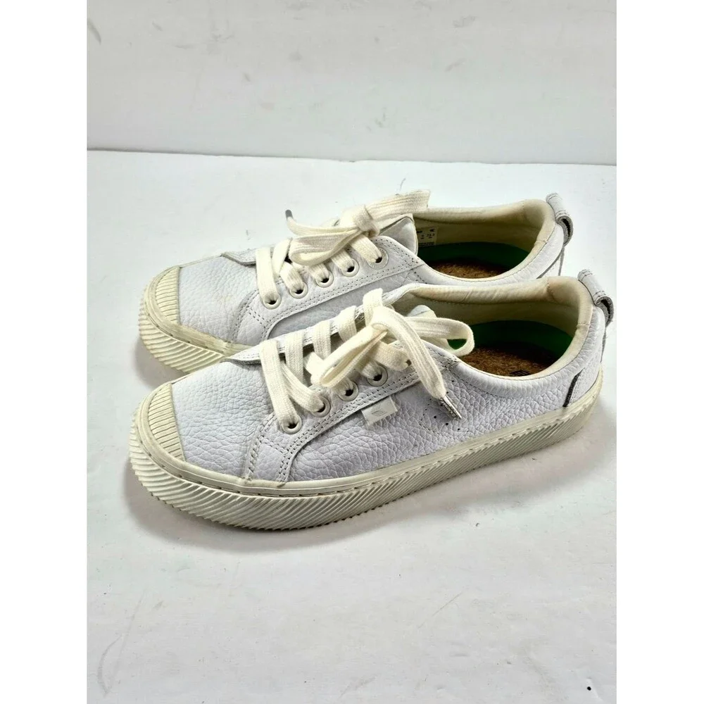 Cariuma OCA Low White Pebbled Leather Sneakers - Sustainable Comfort W6.5- M5